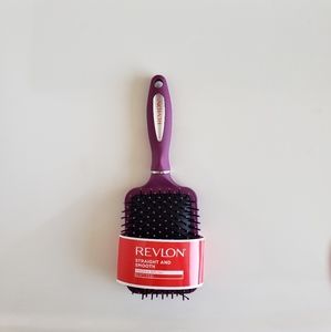NWT Revlon straight and smooth paddle brush soft feel